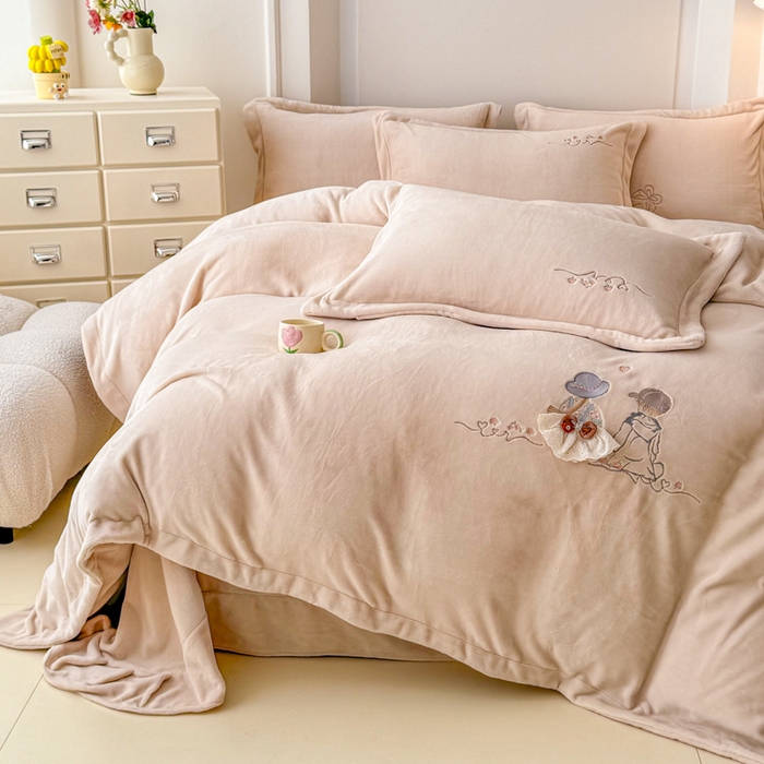 91家纺网 家纺一手货源 找家纺 保罗圣迪奥 2025新款250克全消光牛奶绒四件套-安妮 安妮-卡其