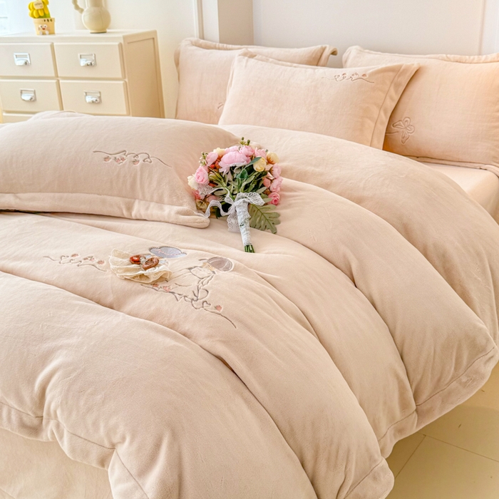 91家纺网 家纺一手货源 找家纺 保罗圣迪奥 2025新款250克全消光牛奶绒四件套-安妮 安妮-卡其