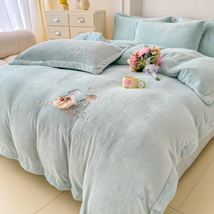 91家纺网 家纺一手货源 找家纺 保罗圣迪奥 2025新款250克全消光牛奶绒四件套-安妮 安妮-蓝色