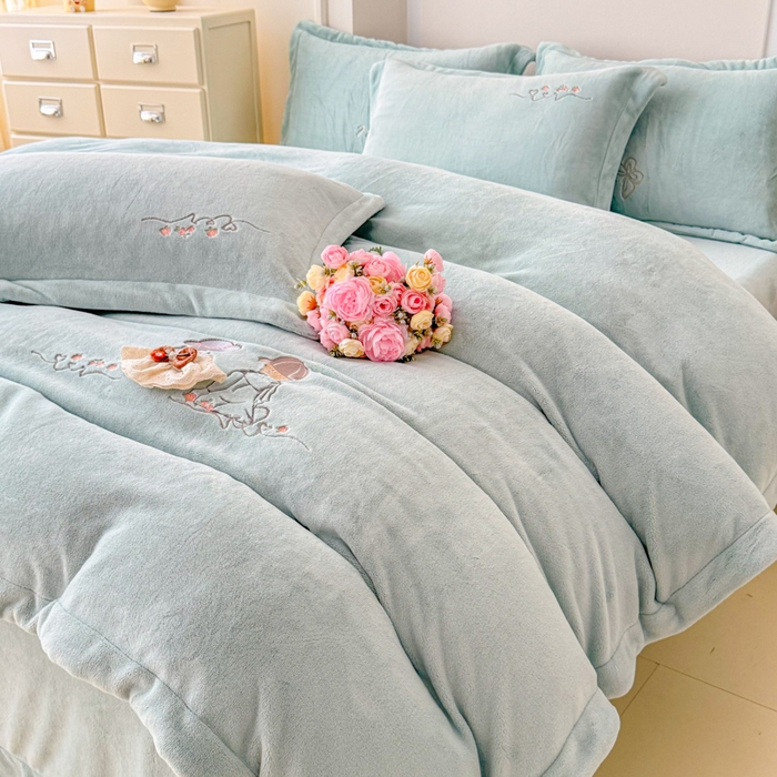 91家纺网 家纺一手货源 找家纺 保罗圣迪奥 2025新款250克全消光牛奶绒四件套-安妮 安妮-蓝色