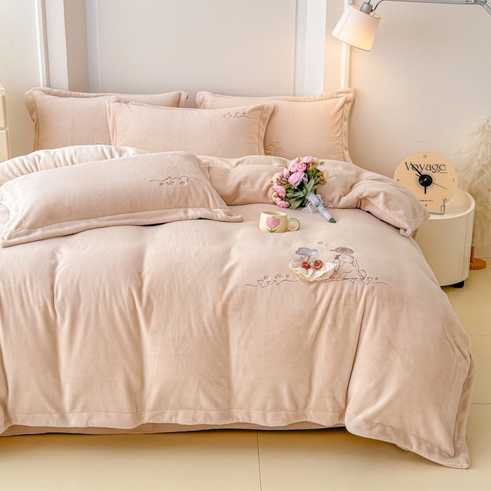 91家纺网 家纺一手货源 找家纺 保罗圣迪奥 2025新款250克全消光牛奶绒四件套-安妮 安妮-卡其