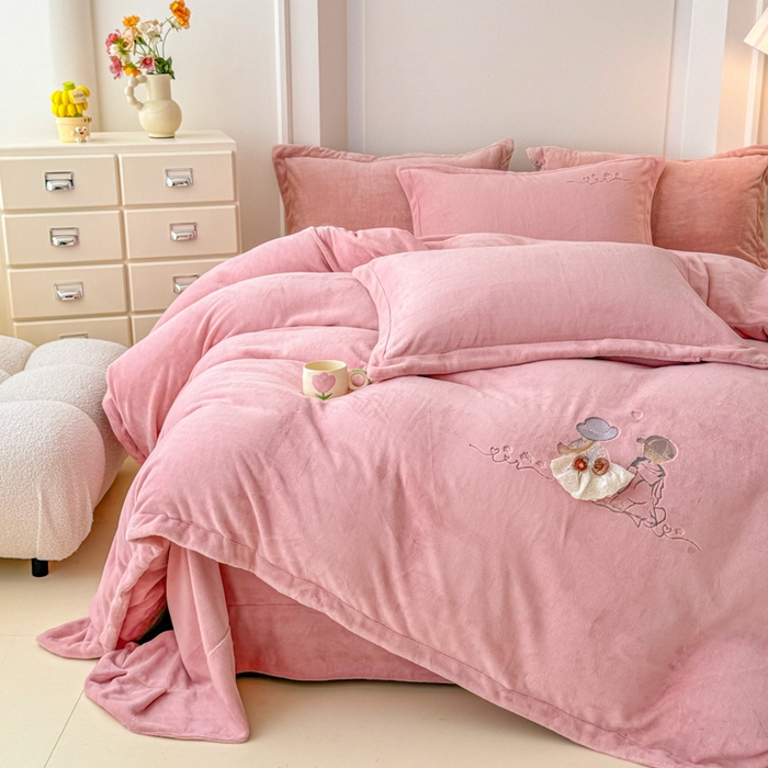 91家纺网 家纺一手货源 找家纺 保罗圣迪奥 2025新款250克全消光牛奶绒四件套-安妮 安妮-豆沙色