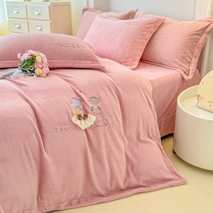 91家纺网 家纺一手货源 找家纺 保罗圣迪奥 2025新款250克全消光牛奶绒四件套-安妮 安妮-豆沙色