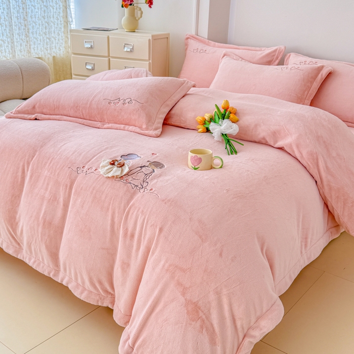 91家纺网 家纺一手货源 找家纺 保罗圣迪奥 2025新款250克全消光牛奶绒四件套-安妮 安妮-粉色