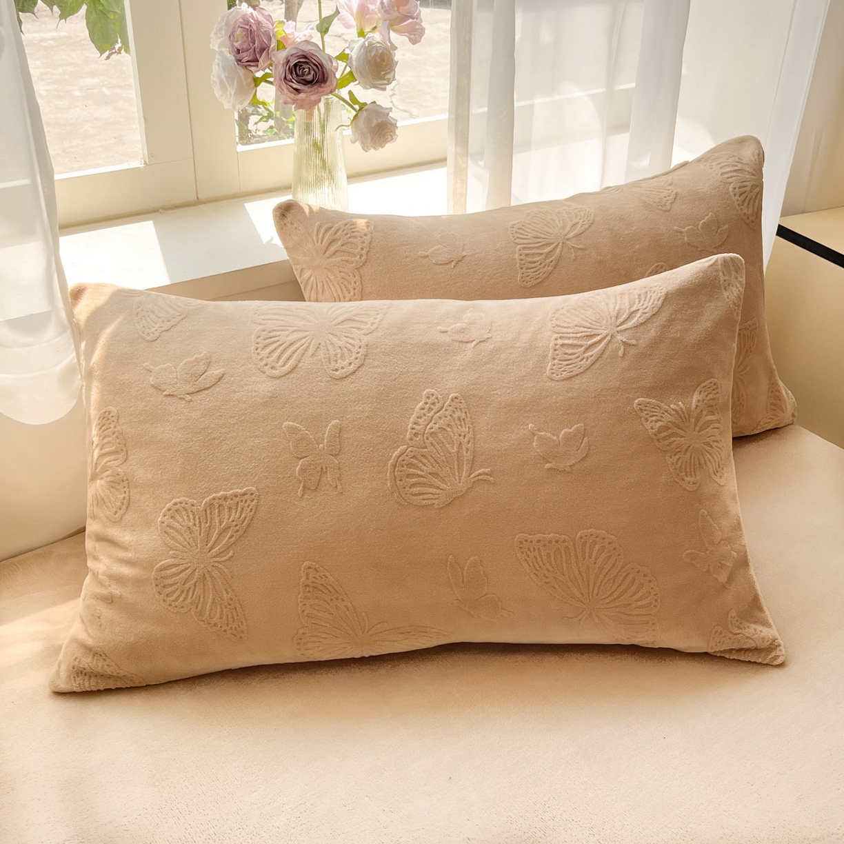 91家纺网 家纺一手货源 找家纺 绘萱家居 2025新款高克重雕花雕印纯色牛奶绒四件套双拼法莱绒珊瑚绒 蝴蝶纷飞-咖