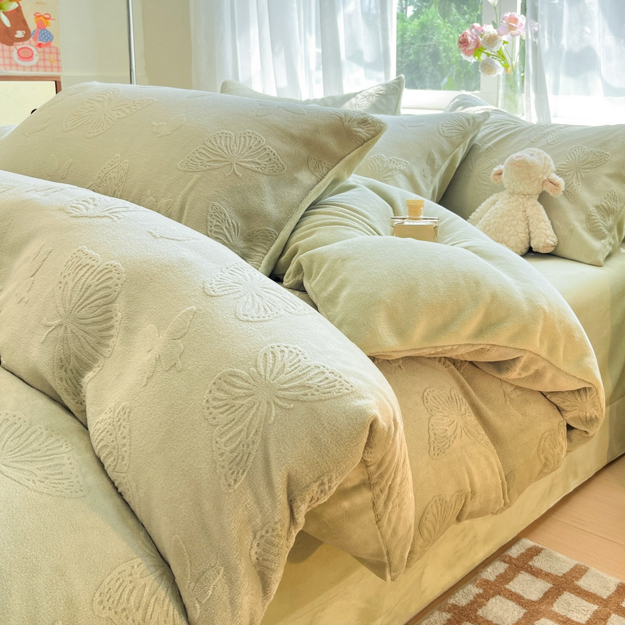 绘萱家居 2025新款高克重雕花雕印纯色牛奶绒四件套双拼法莱绒珊瑚绒 蝴蝶纷飞-绿