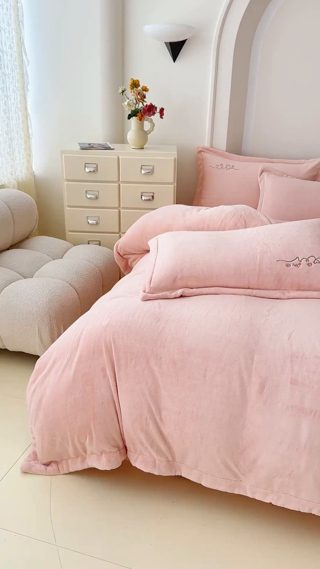 91家纺网 家纺一手货源 找家纺 保罗圣迪奥 2025新款250克全消光牛奶绒四件套-安妮 安妮-粉色