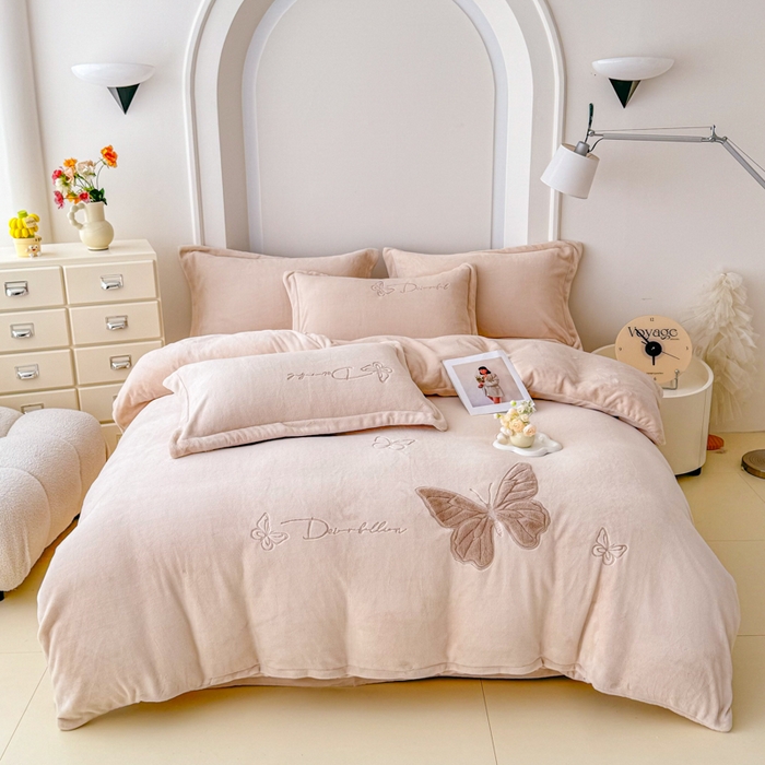 91家纺网 家纺一手货源 找家纺 保罗圣迪奥 2025新款250克全消光牛奶绒四件套-蝶曼 蝶曼-浅咖