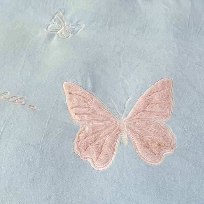 91家纺网 家纺一手货源 找家纺 保罗圣迪奥 2025新款250克全消光牛奶绒四件套-蝶曼 蝶曼-蓝色