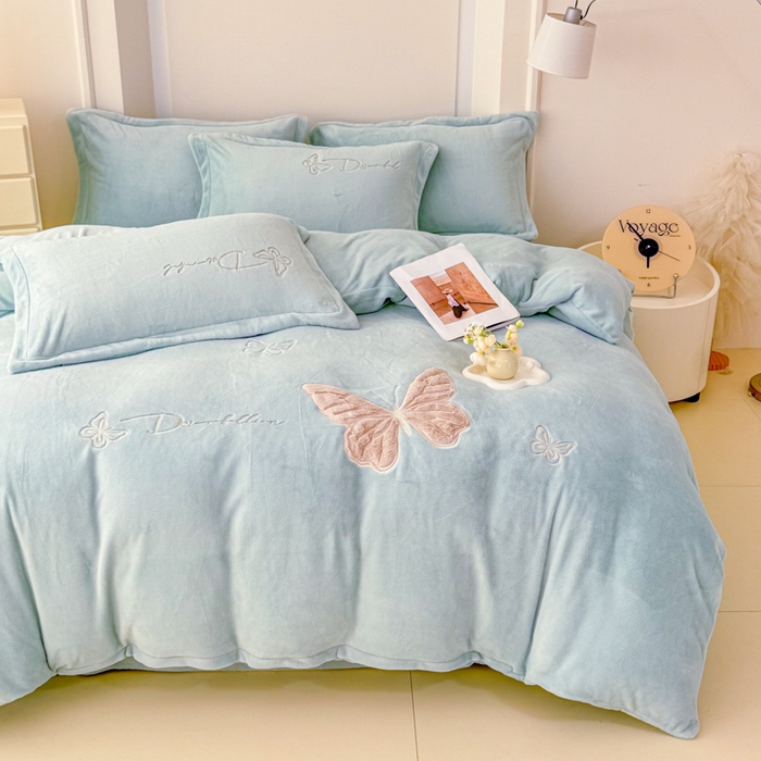 91家纺网 家纺一手货源 找家纺 保罗圣迪奥 2025新款250克全消光牛奶绒四件套-蝶曼 蝶曼-蓝色