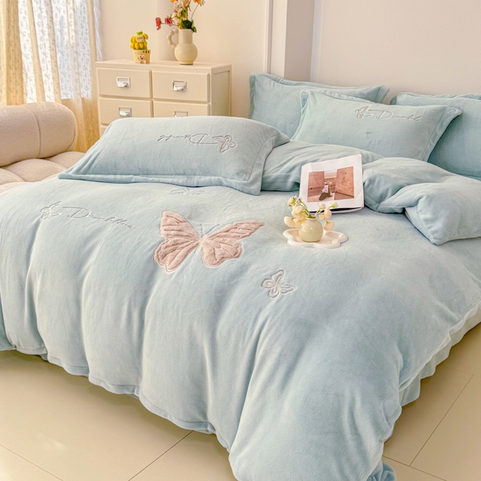 91家纺网 家纺一手货源 找家纺 保罗圣迪奥 2025新款250克全消光牛奶绒四件套-蝶曼 蝶曼-蓝色