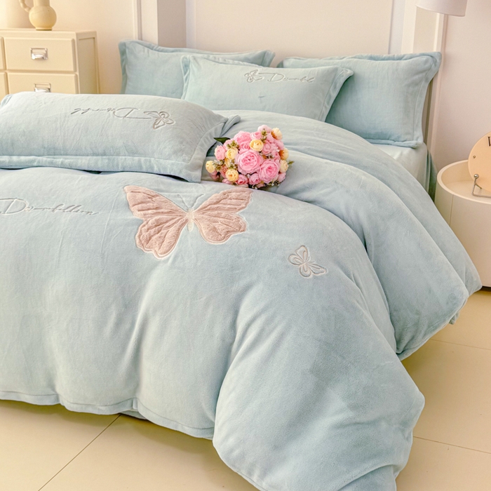 91家纺网 家纺一手货源 找家纺 保罗圣迪奥 2025新款250克全消光牛奶绒四件套-蝶曼 蝶曼-蓝色