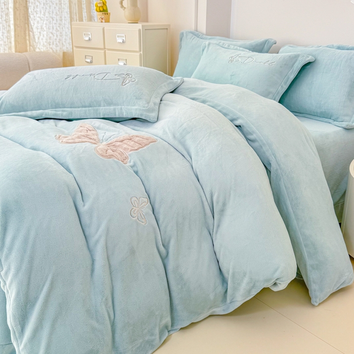 91家纺网 家纺一手货源 找家纺 保罗圣迪奥 2025新款250克全消光牛奶绒四件套-蝶曼 蝶曼-蓝色