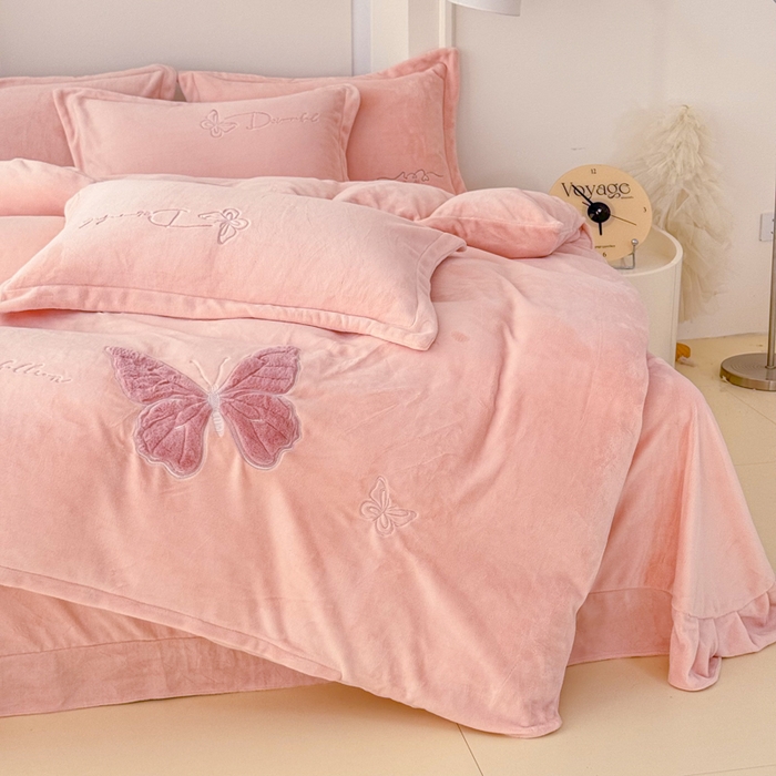91家纺网 家纺一手货源 找家纺 保罗圣迪奥 2025新款250克全消光牛奶绒四件套-蝶曼 蝶曼-粉色