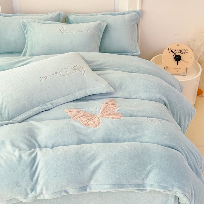 91家纺网 家纺一手货源 找家纺 保罗圣迪奥 2025新款250克全消光牛奶绒四件套-蝶曼 蝶曼-蓝色