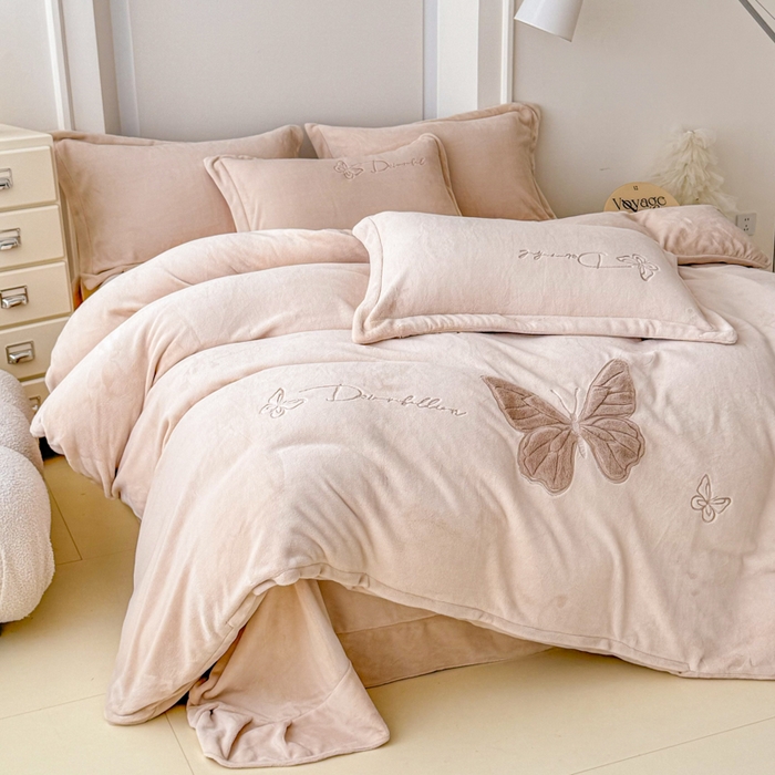 91家纺网 家纺一手货源 找家纺 保罗圣迪奥 2025新款250克全消光牛奶绒四件套-蝶曼 蝶曼-浅咖