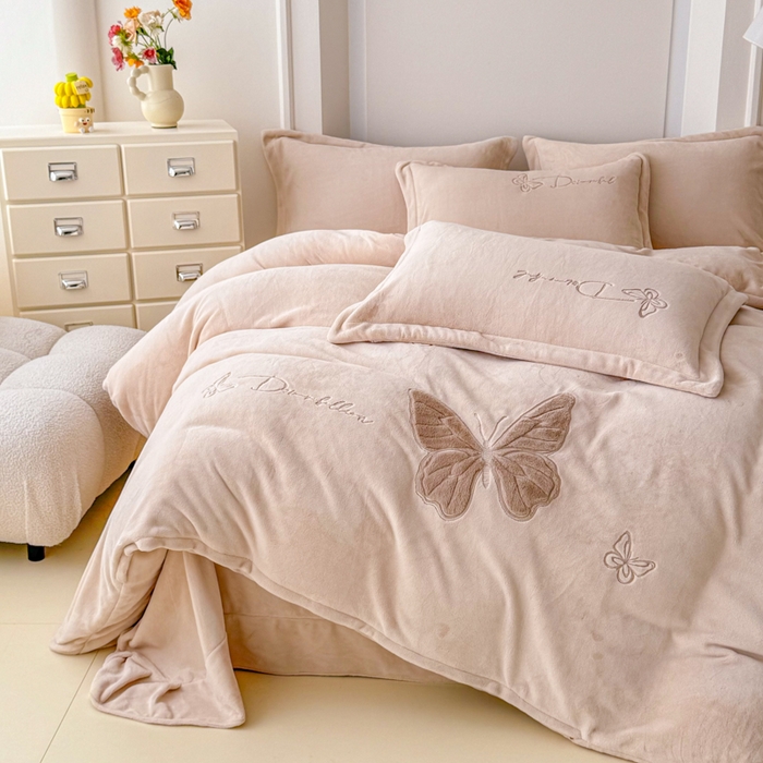 91家纺网 家纺一手货源 找家纺 保罗圣迪奥 2025新款250克全消光牛奶绒四件套-蝶曼 蝶曼-浅咖