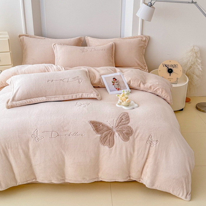 91家纺网 家纺一手货源 找家纺 保罗圣迪奥 2025新款250克全消光牛奶绒四件套-蝶曼 蝶曼-浅咖