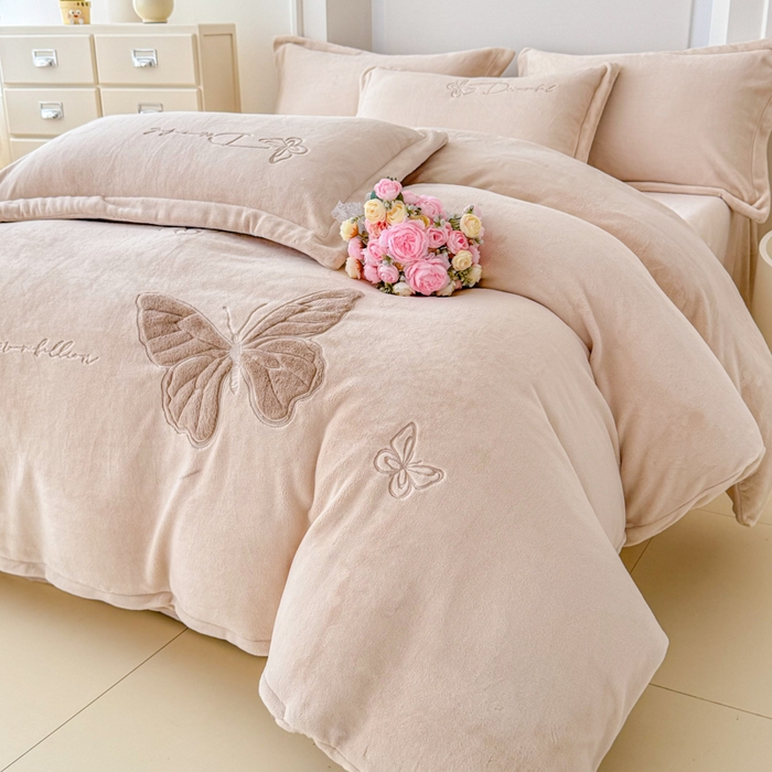 91家纺网 家纺一手货源 找家纺 保罗圣迪奥 2025新款250克全消光牛奶绒四件套-蝶曼 蝶曼-浅咖