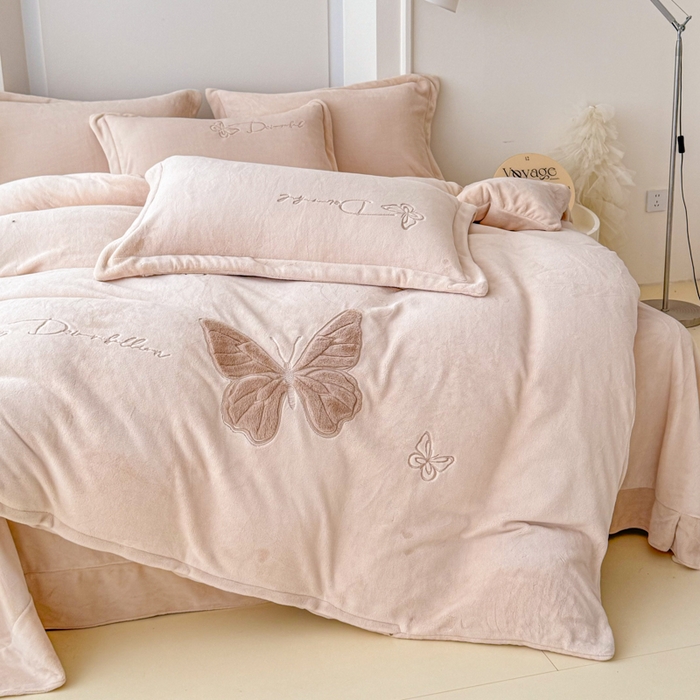 91家纺网 家纺一手货源 找家纺 保罗圣迪奥 2025新款250克全消光牛奶绒四件套-蝶曼 蝶曼-浅咖