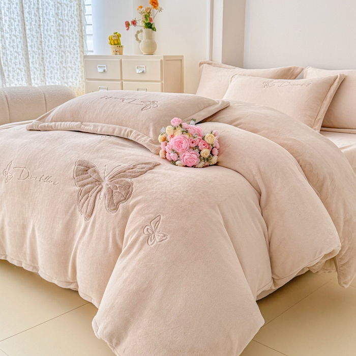 91家纺网 家纺一手货源 找家纺 保罗圣迪奥 2025新款250克全消光牛奶绒四件套-蝶曼 蝶曼-浅咖