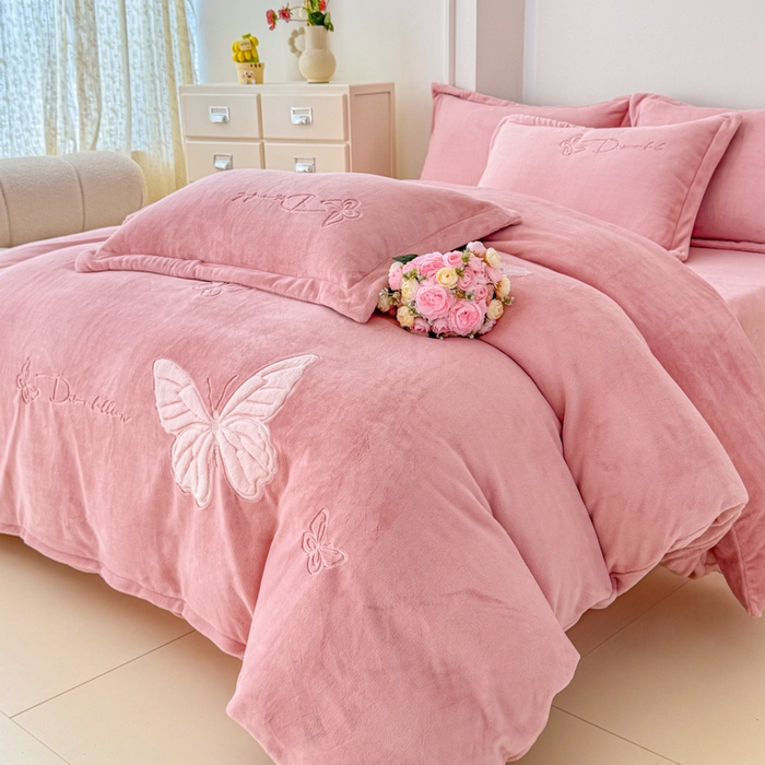 91家纺网 家纺一手货源 找家纺 保罗圣迪奥 2025新款250克全消光牛奶绒四件套-蝶曼 蝶曼-深粉色