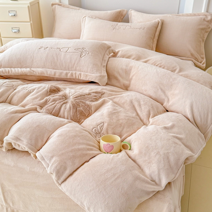 91家纺网 家纺一手货源 找家纺 保罗圣迪奥 2025新款250克全消光牛奶绒四件套-蝶曼 蝶曼-浅咖