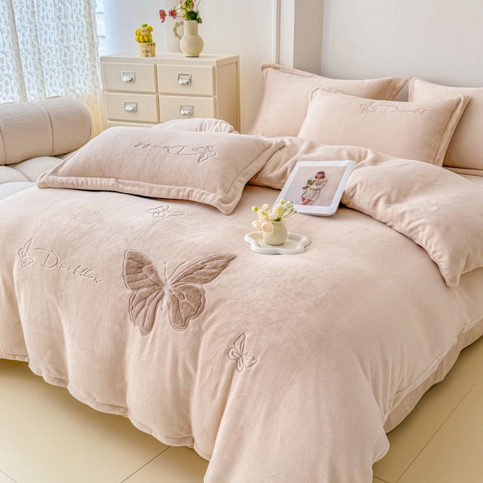 91家纺网 家纺一手货源 找家纺 保罗圣迪奥 2025新款250克全消光牛奶绒四件套-蝶曼 蝶曼-浅咖