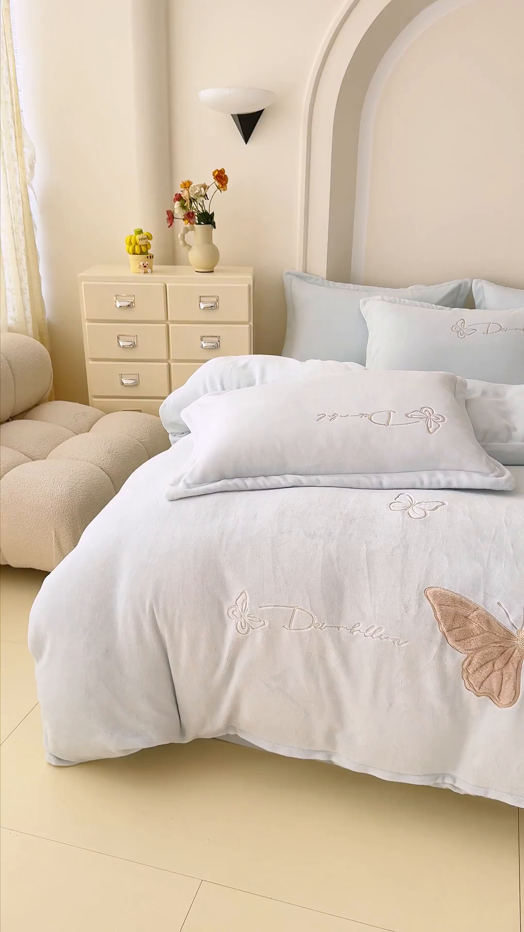 91家纺网 家纺一手货源 找家纺 保罗圣迪奥 2025新款250克全消光牛奶绒四件套-蝶曼 蝶曼-浅蓝色