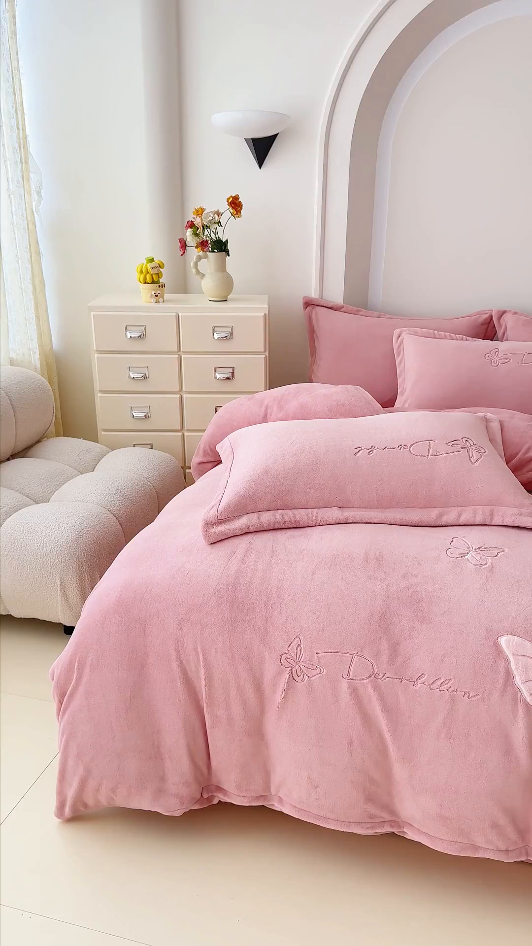 91家纺网 家纺一手货源 找家纺 保罗圣迪奥 2025新款250克全消光牛奶绒四件套-蝶曼 蝶曼-深粉色