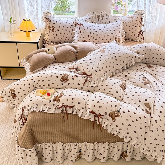 91家纺网 家纺一手货源 找家纺 韩约家纺 2025新款韩式蝴蝶结牛奶绒床盖款四件套 豹纹小熊