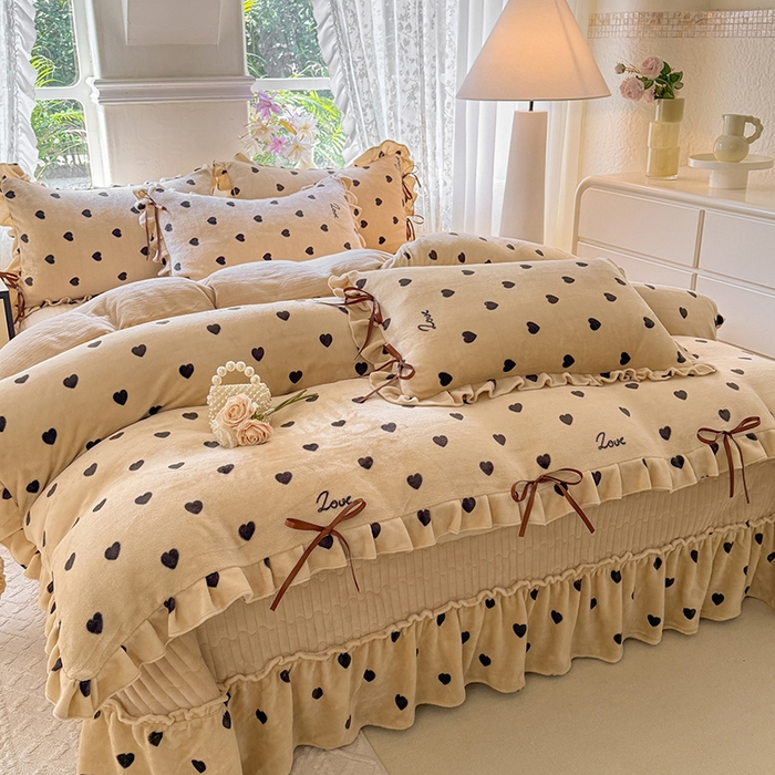 91家纺网 家纺一手货源 找家纺 韩约家纺 2025新款韩式蝴蝶结牛奶绒床盖款四件套 可心