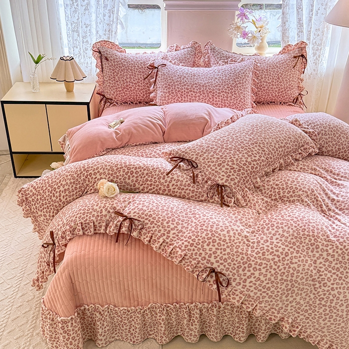 91家纺网 家纺一手货源 找家纺 （总）韩约家纺 2025新款韩式蝴蝶结牛奶绒床盖款四件套