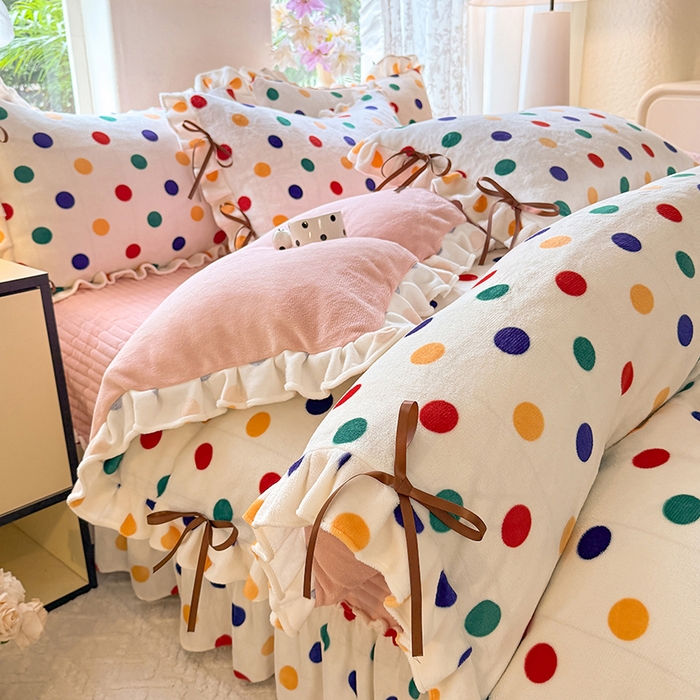 91家纺网 家纺一手货源 找家纺 韩约家纺 2025新款韩式蝴蝶结牛奶绒床盖款四件套 彩色波点