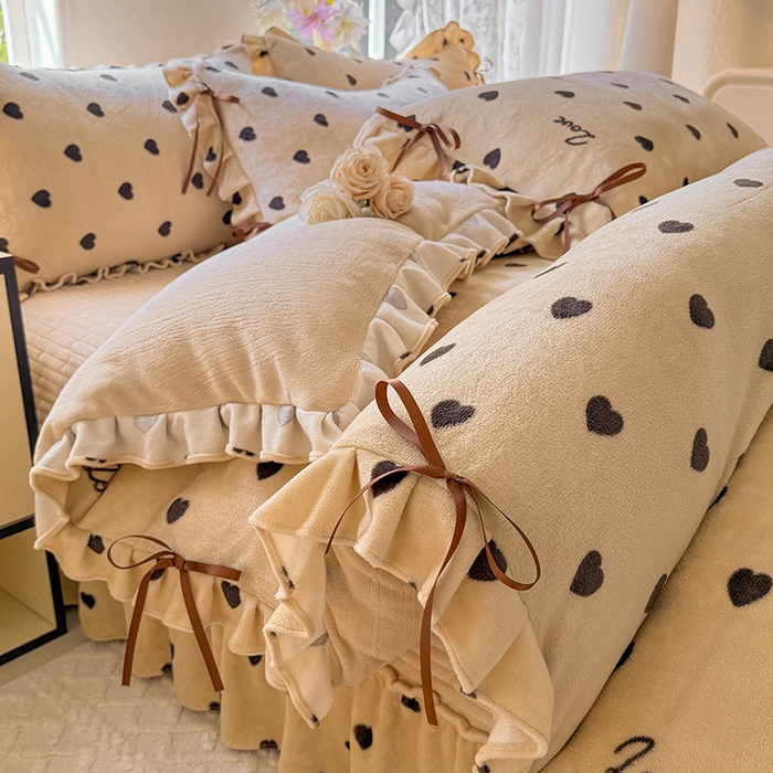 91家纺网 家纺一手货源 找家纺 韩约家纺 2025新款韩式蝴蝶结牛奶绒床盖款四件套 可心