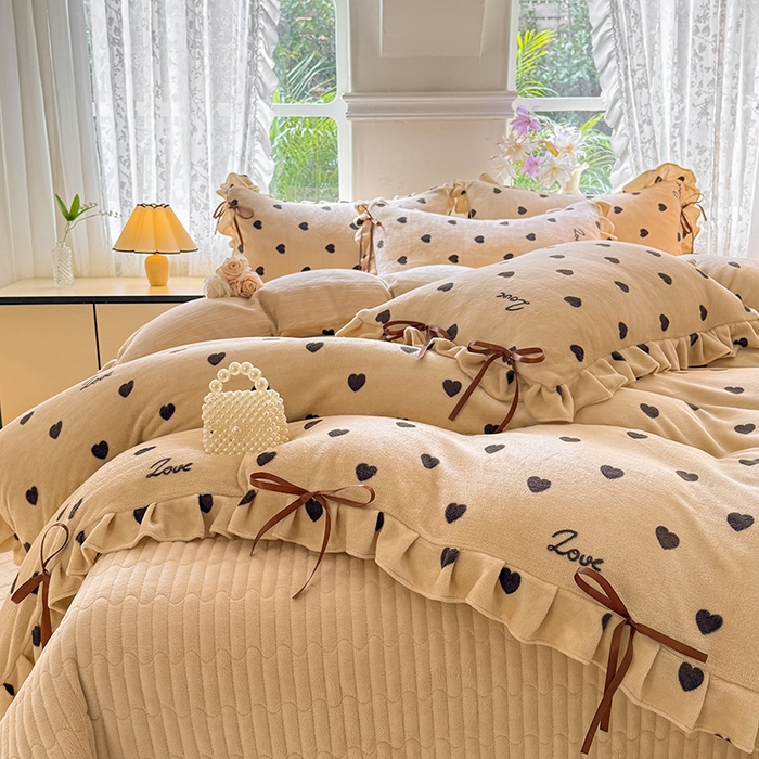 91家纺网 家纺一手货源 找家纺 韩约家纺 2025新款韩式蝴蝶结牛奶绒床盖款四件套 可心