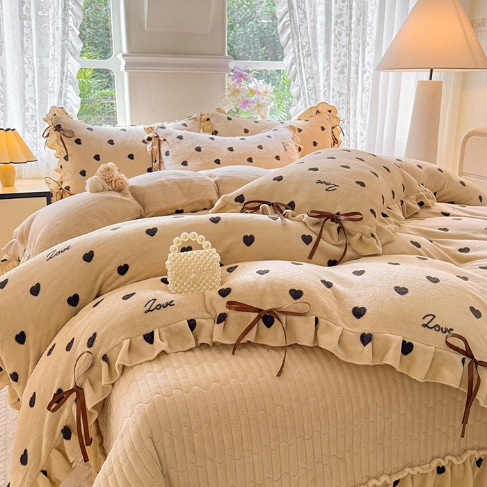 91家纺网 家纺一手货源 找家纺 韩约家纺 2025新款韩式蝴蝶结牛奶绒床盖款四件套 可心