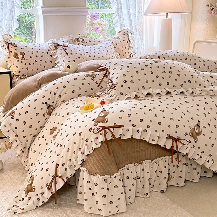 韩约家纺 2025新款韩式蝴蝶结牛奶绒床盖款四件套 豹纹小熊