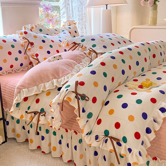 91家纺网 家纺一手货源 找家纺 韩约家纺 2025新款韩式蝴蝶结牛奶绒床盖款四件套 彩色波点
