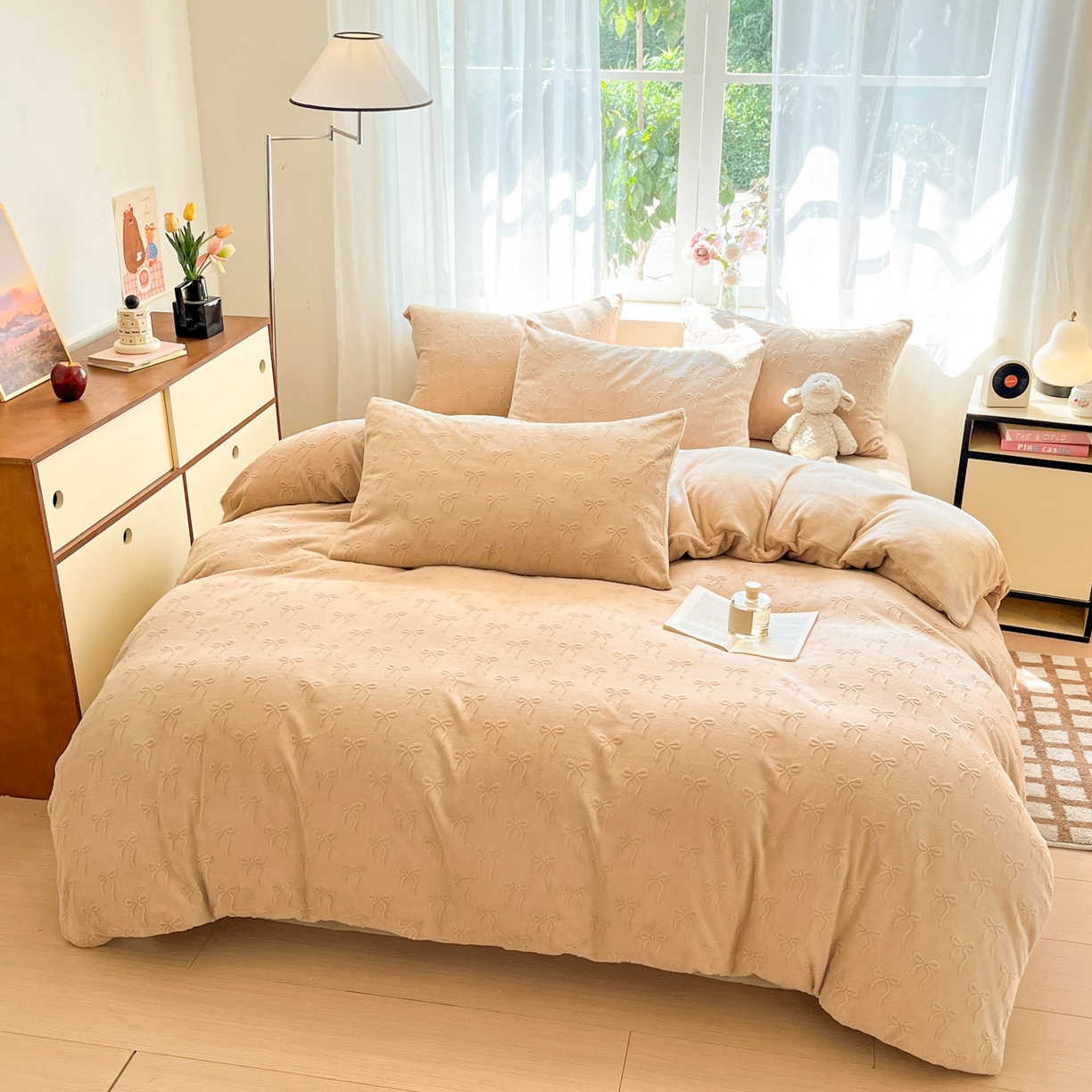 91家纺网 家纺一手货源 找家纺 绘萱家居 2025新款高克重雕花雕印纯色牛奶绒四件套双拼法莱绒珊瑚绒 甜蜜结-咖