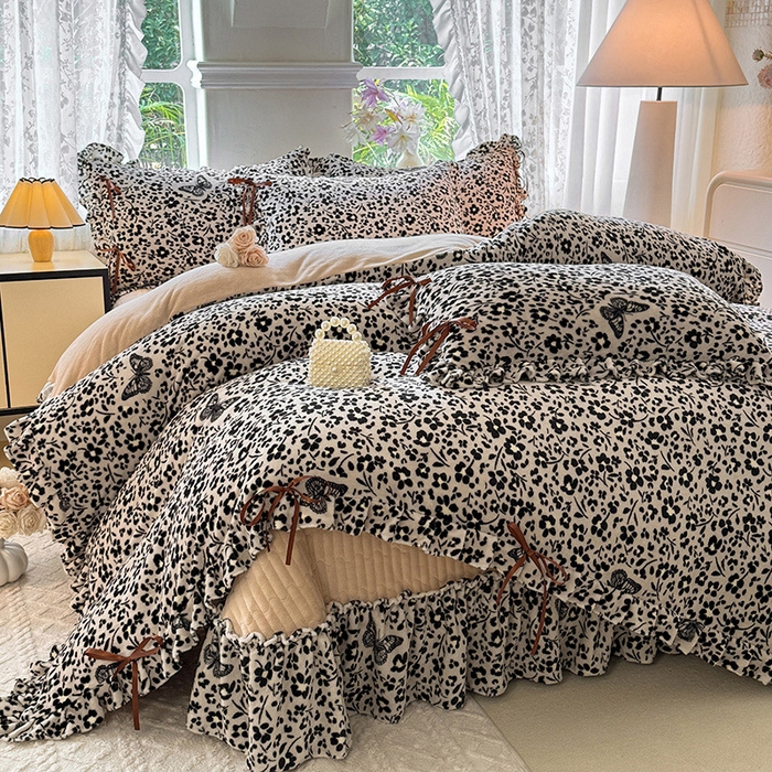 91家纺网 家纺一手货源 找家纺 韩约家纺 2025新款韩式蝴蝶结牛奶绒床盖款四件套 蝶花