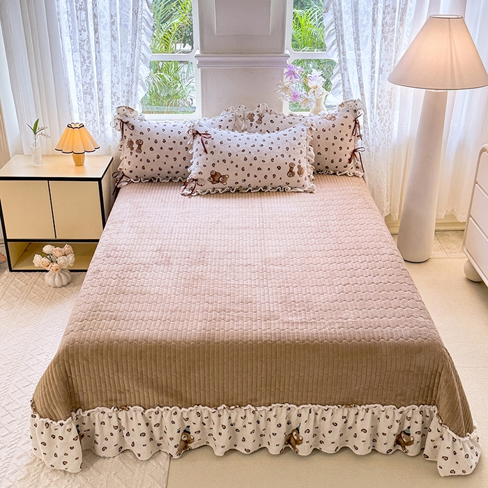 91家纺网 家纺一手货源 找家纺 韩约家纺 2025新款韩式蝴蝶结牛奶绒床盖款四件套 豹纹小熊