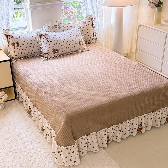 91家纺网 家纺一手货源 找家纺 韩约家纺 2025新款韩式蝴蝶结牛奶绒床盖款四件套 豹纹小熊