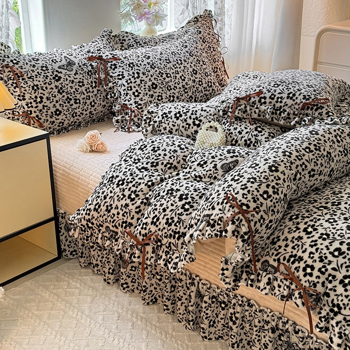 91家纺网 家纺一手货源 找家纺 韩约家纺 2025新款韩式蝴蝶结牛奶绒床盖款四件套 蝶花