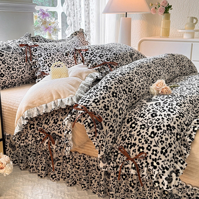 91家纺网 家纺一手货源 找家纺 韩约家纺 2025新款韩式蝴蝶结牛奶绒床盖款四件套 蝶花