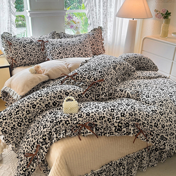 91家纺网 家纺一手货源 找家纺 韩约家纺 2025新款韩式蝴蝶结牛奶绒床盖款四件套 蝶花