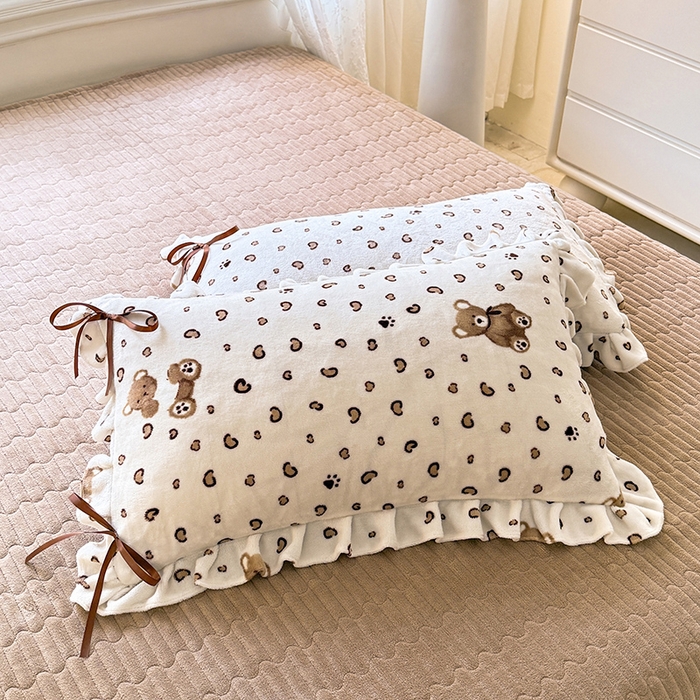 91家纺网 家纺一手货源 找家纺 韩约家纺 2025新款韩式蝴蝶结牛奶绒床盖款四件套 豹纹小熊