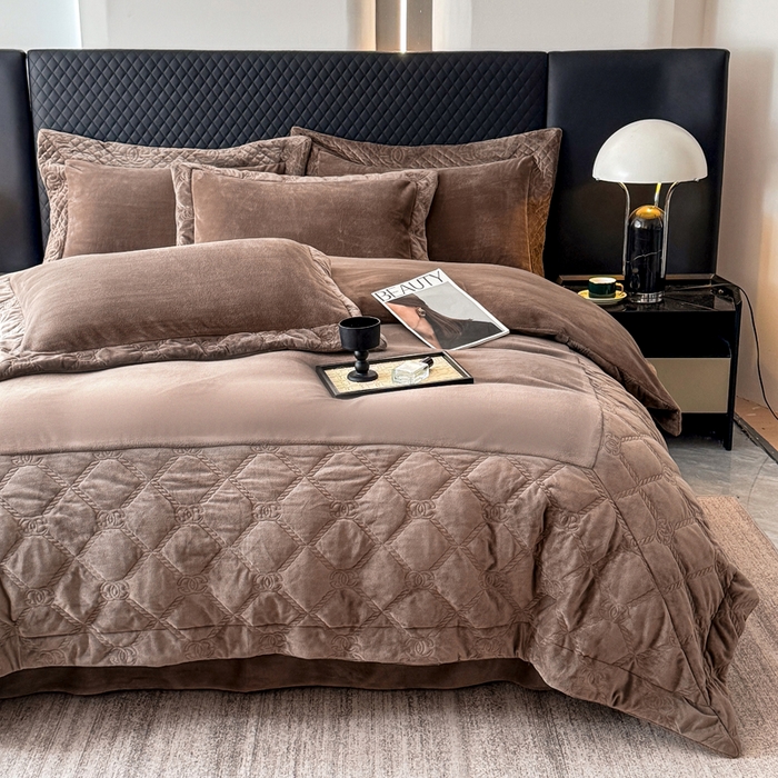 91家纺网 家纺一手货源 找家纺 保罗圣迪奥 2025新款250克全消光抗绣工艺四件套-沐凡系列二 深咖