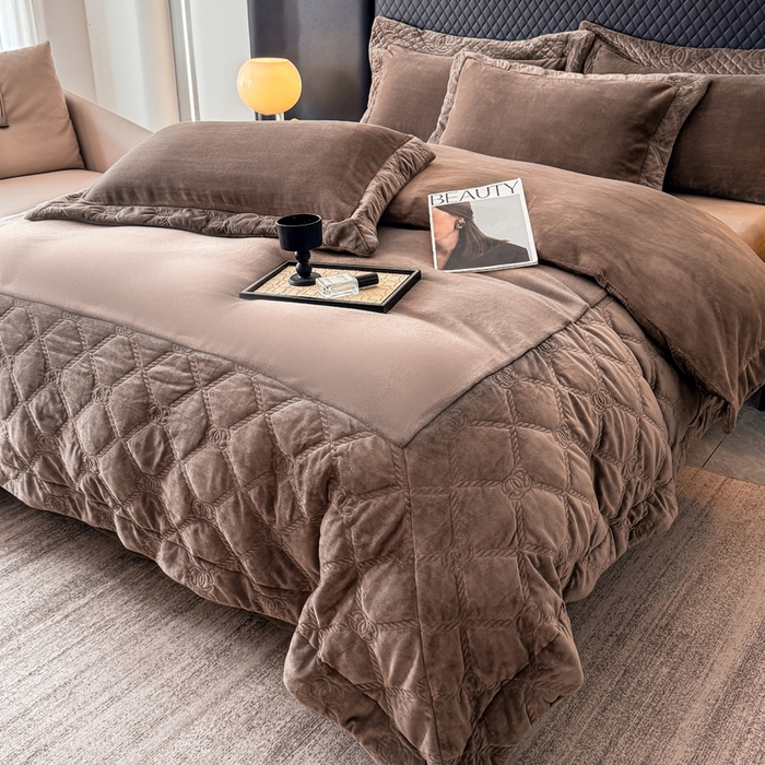 91家纺网 家纺一手货源 找家纺 保罗圣迪奥 2025新款250克全消光抗绣工艺四件套-沐凡系列二 深咖