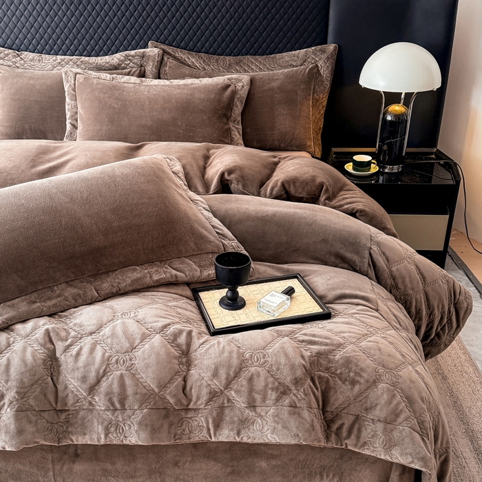 91家纺网 家纺一手货源 找家纺 保罗圣迪奥 2025新款250克全消光抗绣工艺四件套-沐凡系列二 深咖